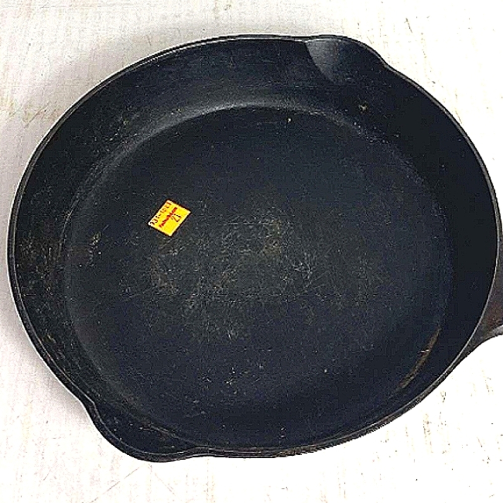 Vintage Griswold Cast Iron Skillet No 8 704 E